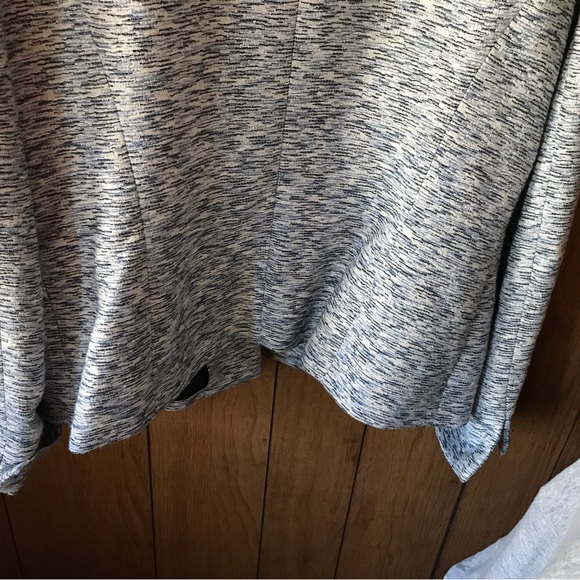 Fresh from Laurie’s closet - Picture 6 of 7